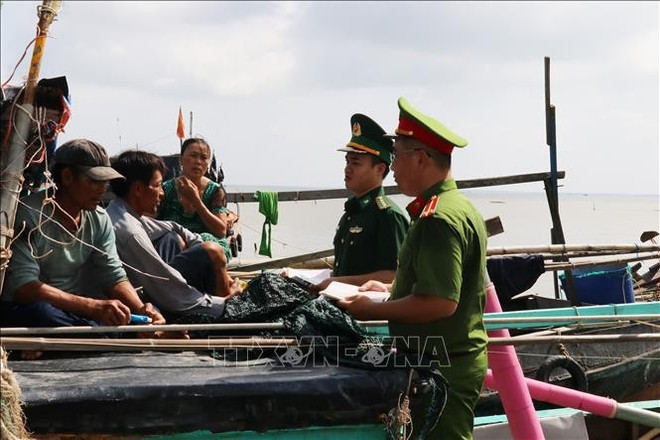 Tien Giang’s border guard force takes action to combat IUU fishing ảnh 1