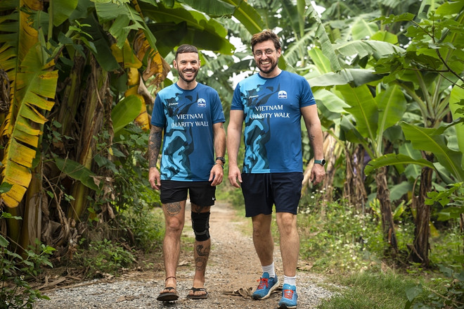 Two expats complete 2,000-km walk to raise funds for Vietnamese underprivileged children ảnh 1 Two expats complete 2,000-km walk to raise funds for Vietnamese underprivileged children ảnh 1
