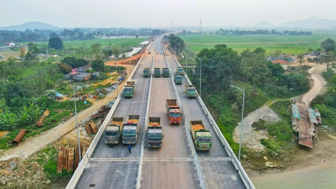 PM urges upgrading phased expressways ảnh 1