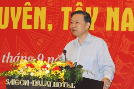 Regional committees meet, sign communication deal with VNA ảnh 1