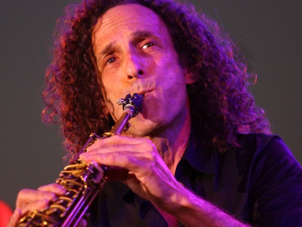 Saxophonist Kenny G performs in Hanoi ảnh 1