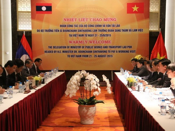 Vietnam, Laos affirm close cooperation in transport ảnh 1
