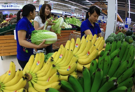 Consumer confidence falls in August ảnh 1