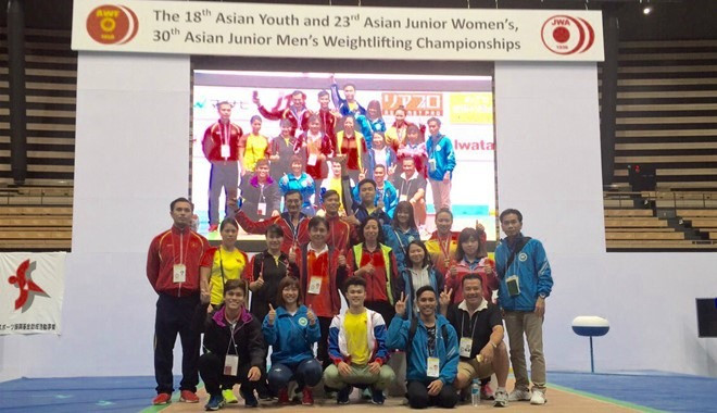 Vietnamese lifters win 17 titles at Asian champs ảnh 1