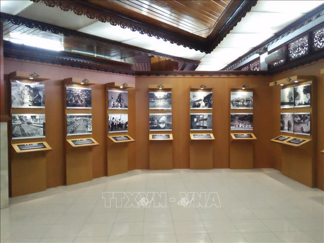 Photo exhibition underway in Bali to mark 65th anniversary of Vietnam-Indonesia ties ảnh 1 Photo exhibition underway in Bali to mark 65th anniversary of Vietnam-Indonesia ties ảnh 1