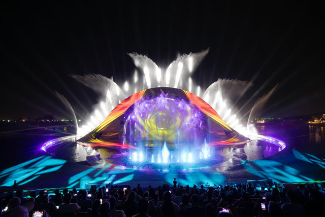 Phu Quoc Island unveils 'Kiss of the Sea', the largest multimedia show held on water in the world ảnh 1