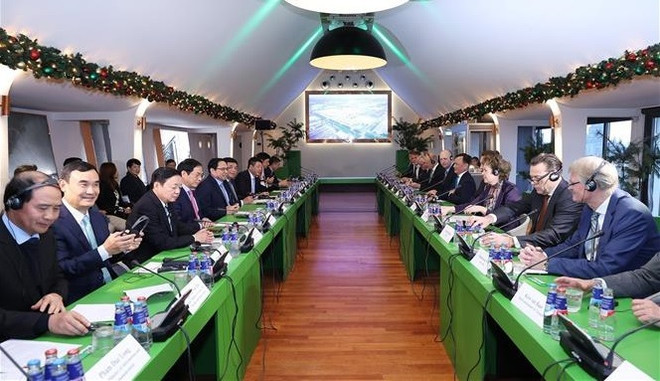 PM commits all possible support to Dutch firms ảnh 1
