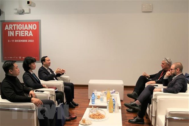 Vietnam seeks opportunities to promote handicrafts in Italy ảnh 1 Vietnam seeks opportunities to promote handicrafts in Italy ảnh 1