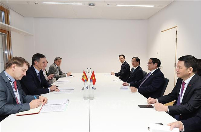 Vietnamese PM meets with Spanish counterpart in Brussels ảnh 1 Vietnamese PM meets with Spanish counterpart in Brussels ảnh 1