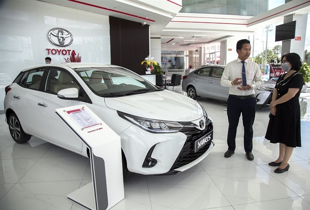 Domestic car market sees sluggish sales in year-end sale season ảnh 1