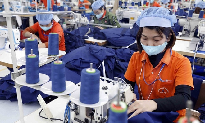 Vietnam targets 44 billion USD in textile, apparel export turnover in 2024: VITAS ảnh 1