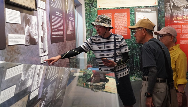 Wartime objects, documents displayed in HCM City ảnh 1