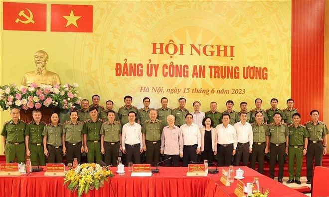 Party chief requests public security force to take lead in Party building, rectification ảnh 2