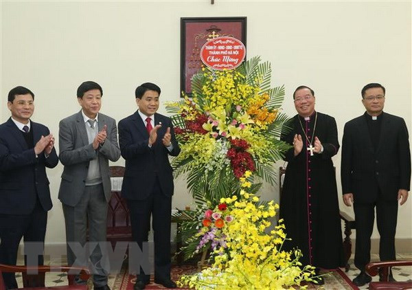 Hanoi leaders convey Christmas greetings to local Catholics ảnh 1