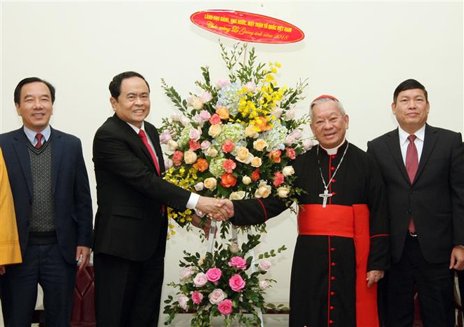Front leader pays pre-Christmas visit to religious dignitaries ảnh 1