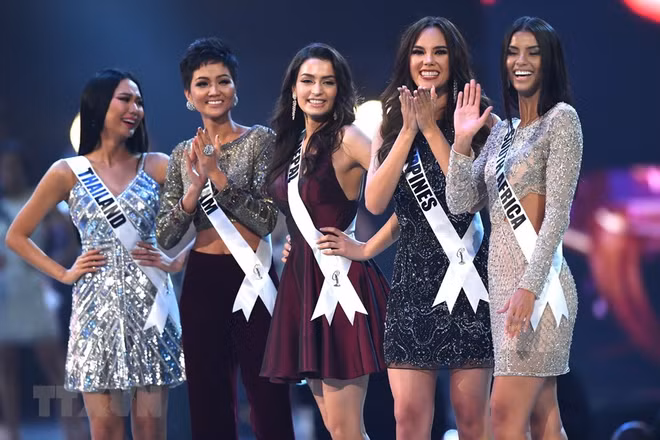 Vietnamese contestant in Miss Universe 2018 top five ảnh 1