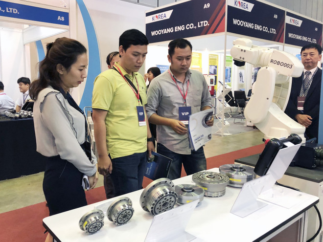 Industrial equipment displayed at first-ever fairs in HCM City ảnh 1 Industrial equipment displayed at first-ever fairs in HCM City ảnh 1