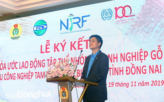 Dong Nai: wood firms ink collective labour agreement ảnh 1 Dong Nai: wood firms ink collective labour agreement ảnh 1
