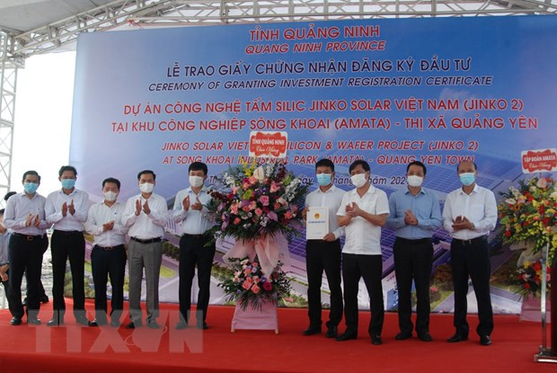 Quang Ninh grants investment registration certificate to silicon wafer project ảnh 1