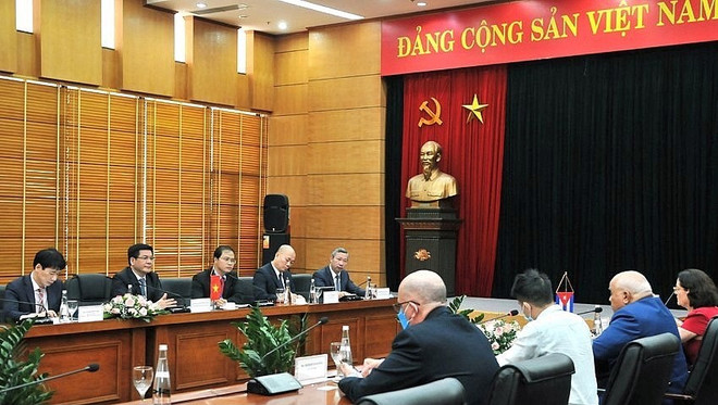 Minister suggests support for firms to invest in Cuba ảnh 1