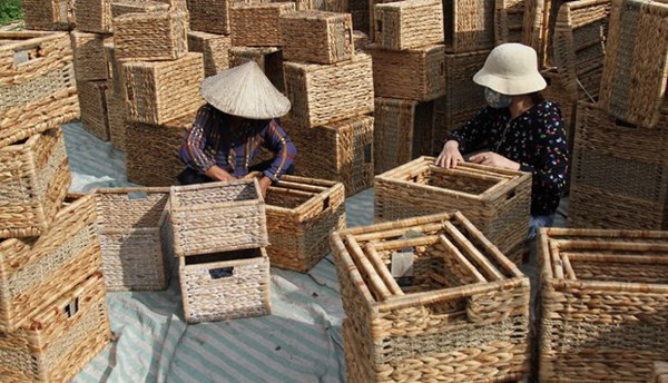 Craft villages in Hanoi resume production ảnh 1