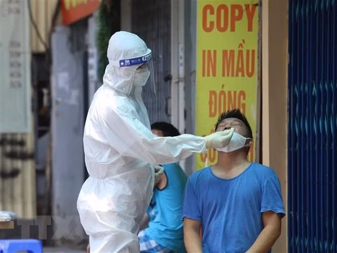 Hanoi reports 15 new COVID-19 cases, mostly in quarantine areas ảnh 1