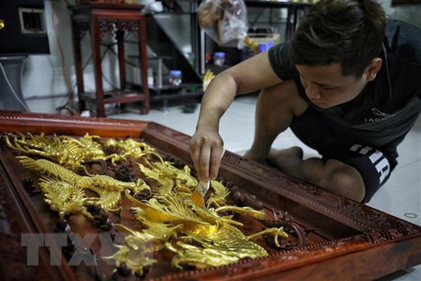 Craft villages in Hanoi resume production ảnh 2