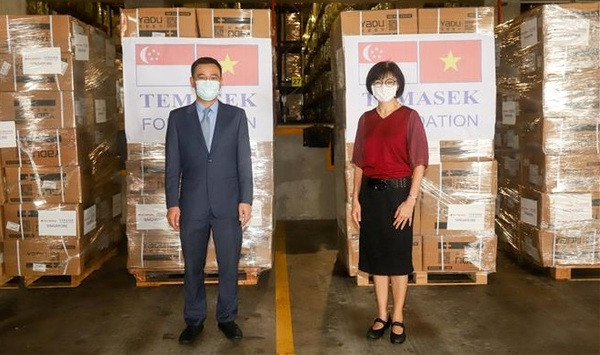 Vietnamese Embassy in Singapore receives first batch of aid from Temasek Foundation ảnh 1 Vietnamese Embassy in Singapore receives first batch of aid from Temasek Foundation ảnh 1