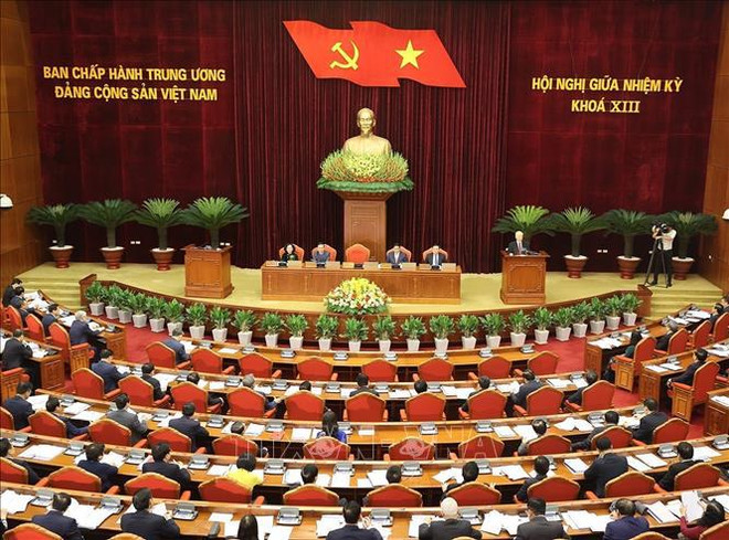 Politburo issues new regulation on controlling power, preventing corruption in personnel work ảnh 1