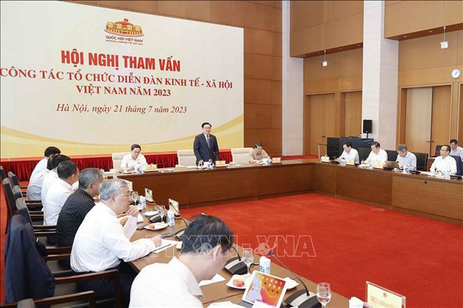 NA Chairman presides over consultations on 2023 socio-economic forum ảnh 2