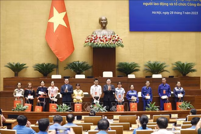 NA Chairman hails labourers’ contributions to national development ảnh 1