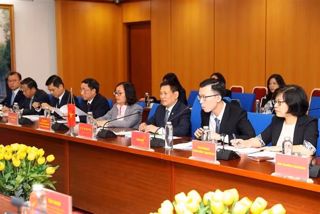 Vietnam, US further promote financial cooperation ảnh 2