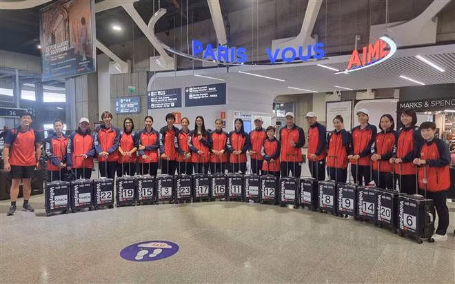 Women’s volleyball team cherished by Vietnamese community in France ảnh 2