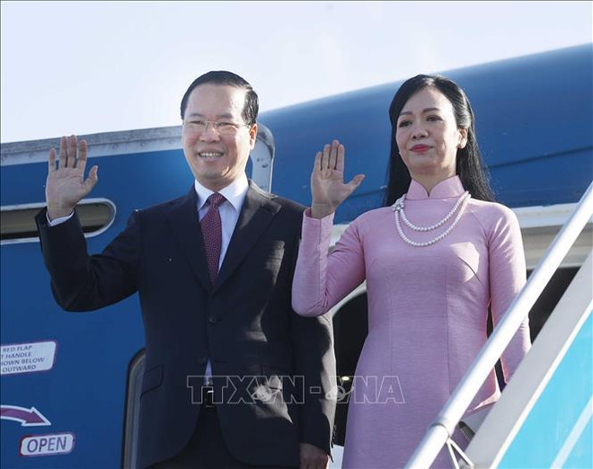 President leaves Hanoi for visits to Austria, Italy, the Vatican ảnh 1