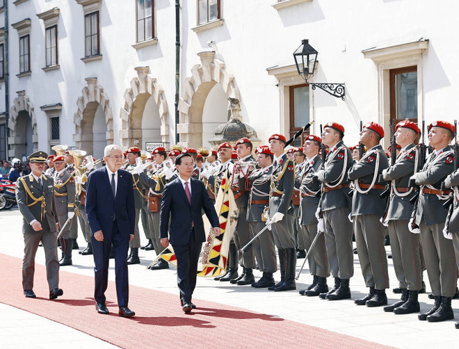 Welcome ceremony held for Vietnamese President in Vienna ảnh 1 Welcome ceremony held for Vietnamese President in Vienna ảnh 1