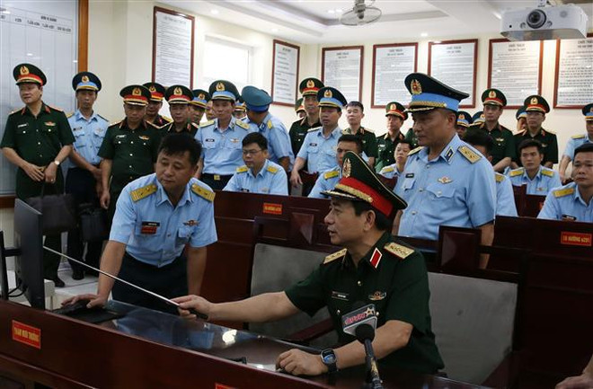 Defence minister visits units of Air Defence - Air Force, Army Corps 2 ảnh 2