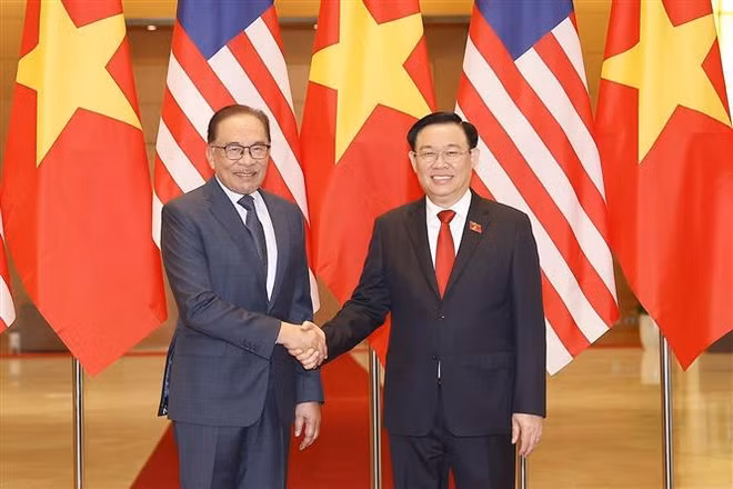 Top legislator meets with Malaysian Prime Minister ảnh 1