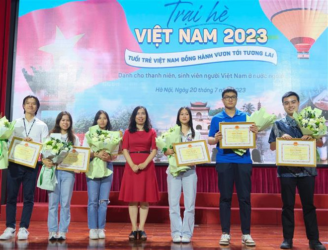Young overseas Vietnamese visit homeland ảnh 2 Young overseas Vietnamese visit homeland ảnh 2