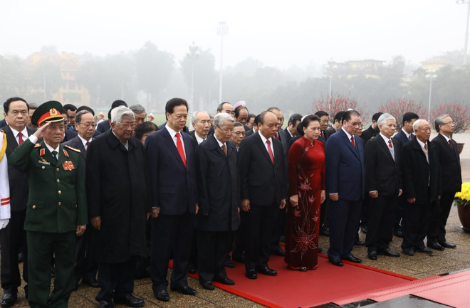 Party, State leaders pay tribute to President Ho Chi Minh on Party’s anniversary ảnh 1 Party, State leaders pay tribute to President Ho Chi Minh on Party’s anniversary ảnh 1