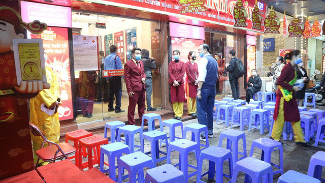 Fewer buy gold on God of Wealth Day due to virus fears ảnh 1