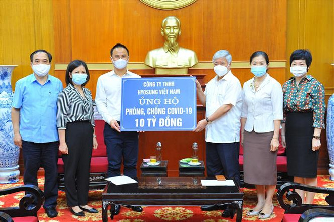 Korean firm contributes 10 billion VND to COVID-19 vaccine fund ảnh 1 Korean firm contributes 10 billion VND to COVID-19 vaccine fund ảnh 1