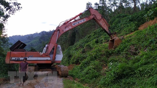Quang Nam: 21 survive landslides in Nam Tra My ảnh 1