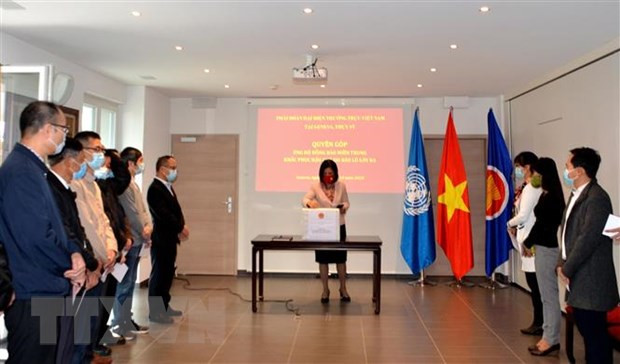 Vietnamese representative agencies abroad raise funds for flood-hit people ảnh 1 Vietnamese representative agencies abroad raise funds for flood-hit people ảnh 1