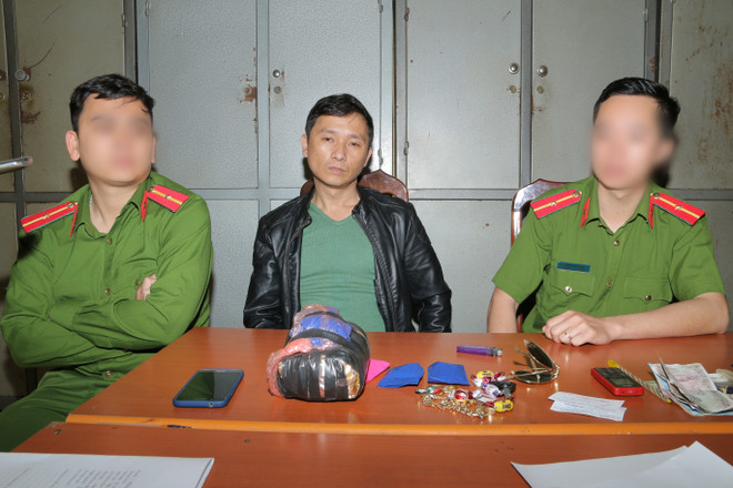 Drug smuggler caught in Hoa Binh province ảnh 1