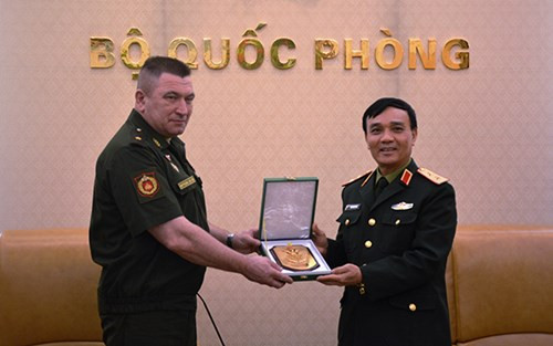 Army official receives Russian military delegation ảnh 1 Army official receives Russian military delegation ảnh 1