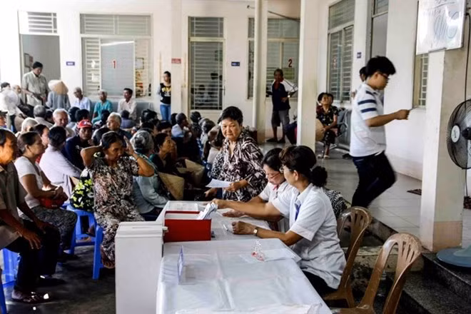More than 2,500 poor people in Quang Tri get free medical checkups ảnh 1