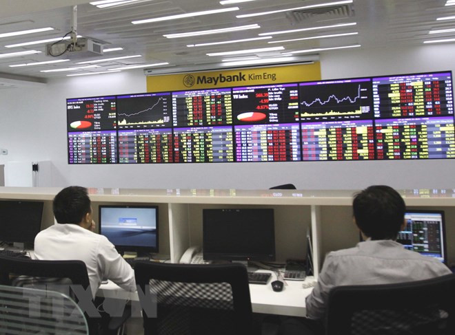 Vietnamese shares rise slightly on both bourses ảnh 1