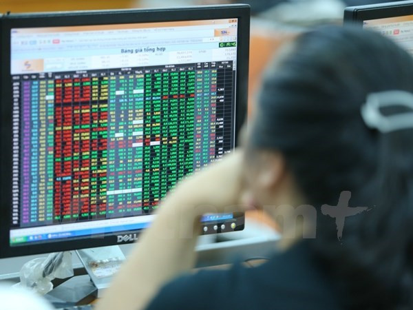 Large-cap stocks fuel indices’ gains ảnh 1
