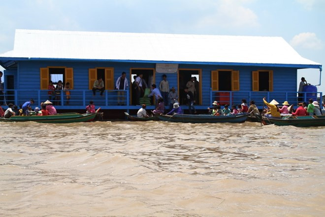 Floating school built for overseas Vietnamese pupils in Cambodia ảnh 1 Floating school built for overseas Vietnamese pupils in Cambodia ảnh 1
