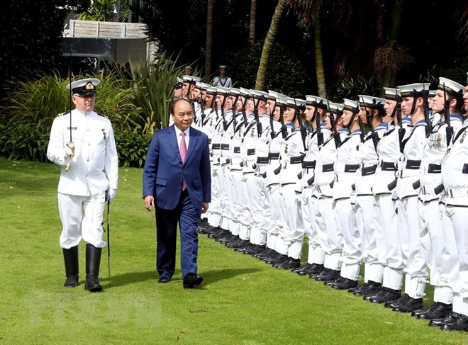 Welcome ceremony, cannon salute for PM Nguyen Xuan Phuc in New Zealand ảnh 1